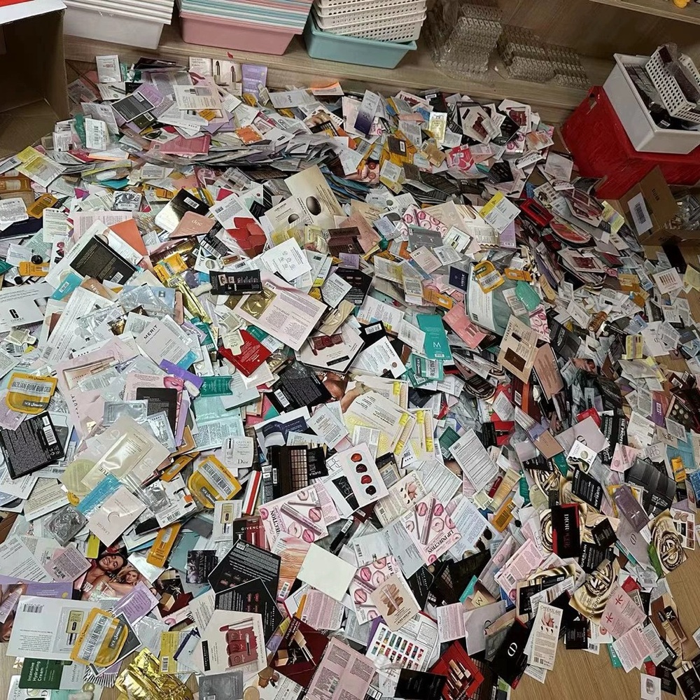 25 pcs Assorted Beauty Sample Lot